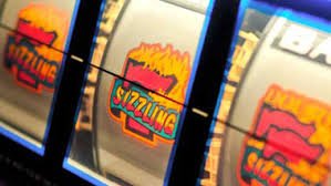 macauindo Recently Played dashboard interface showing live football and casino tiles